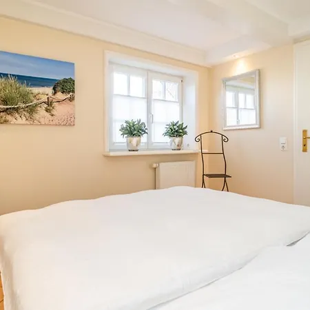 Moi's Hues Friesenhaus Moi S Hues 1